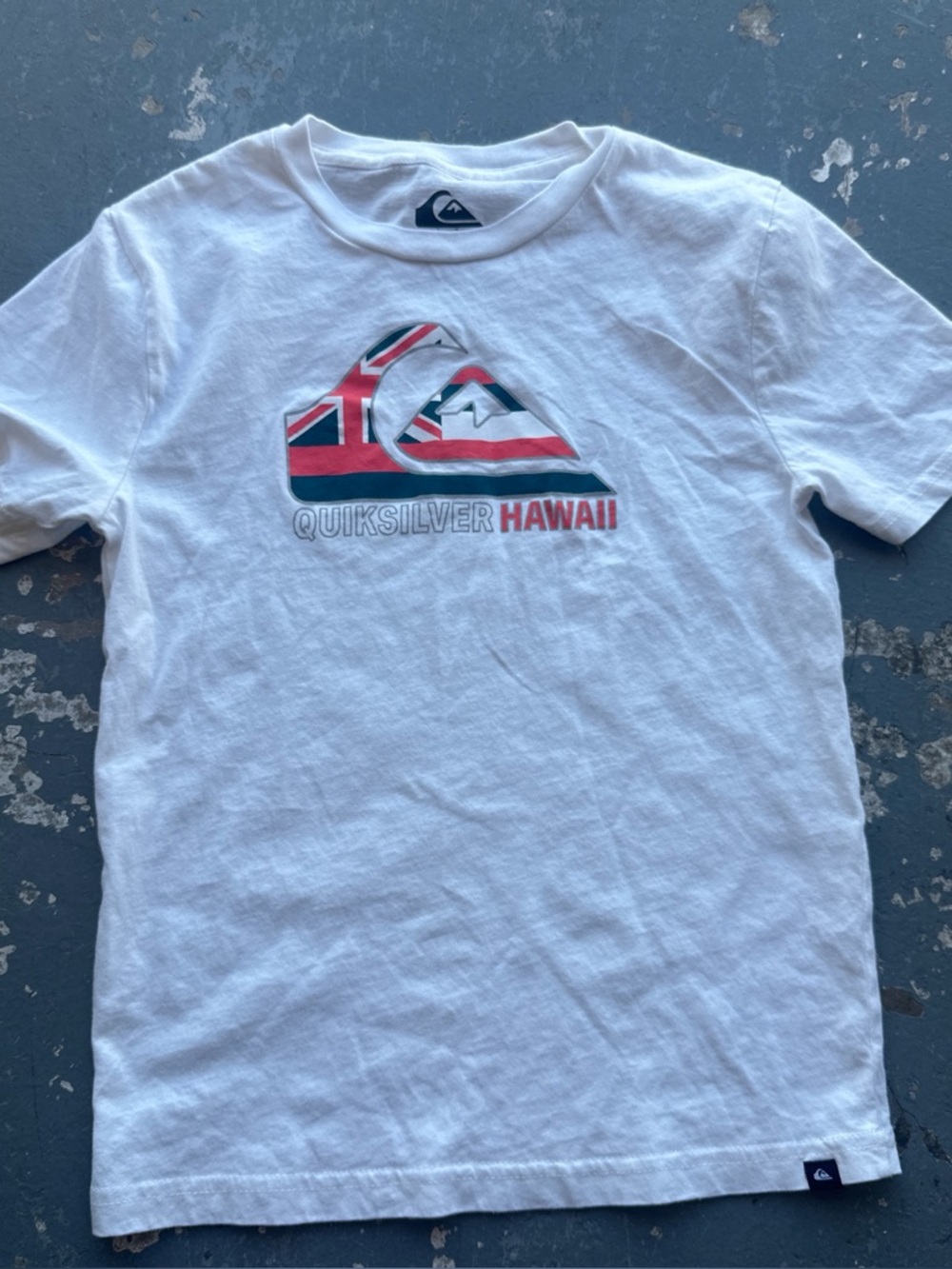 Quiksilver White T‑Shirt with Red and Dark Teal Logo